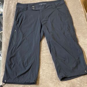 Columbia size 6 crop pants black